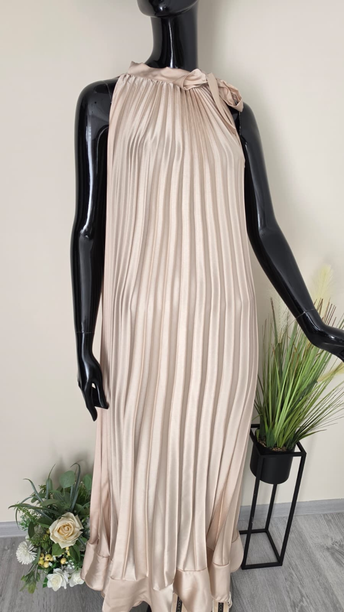 Rochie Lungă Plisată Aria- Șampanie