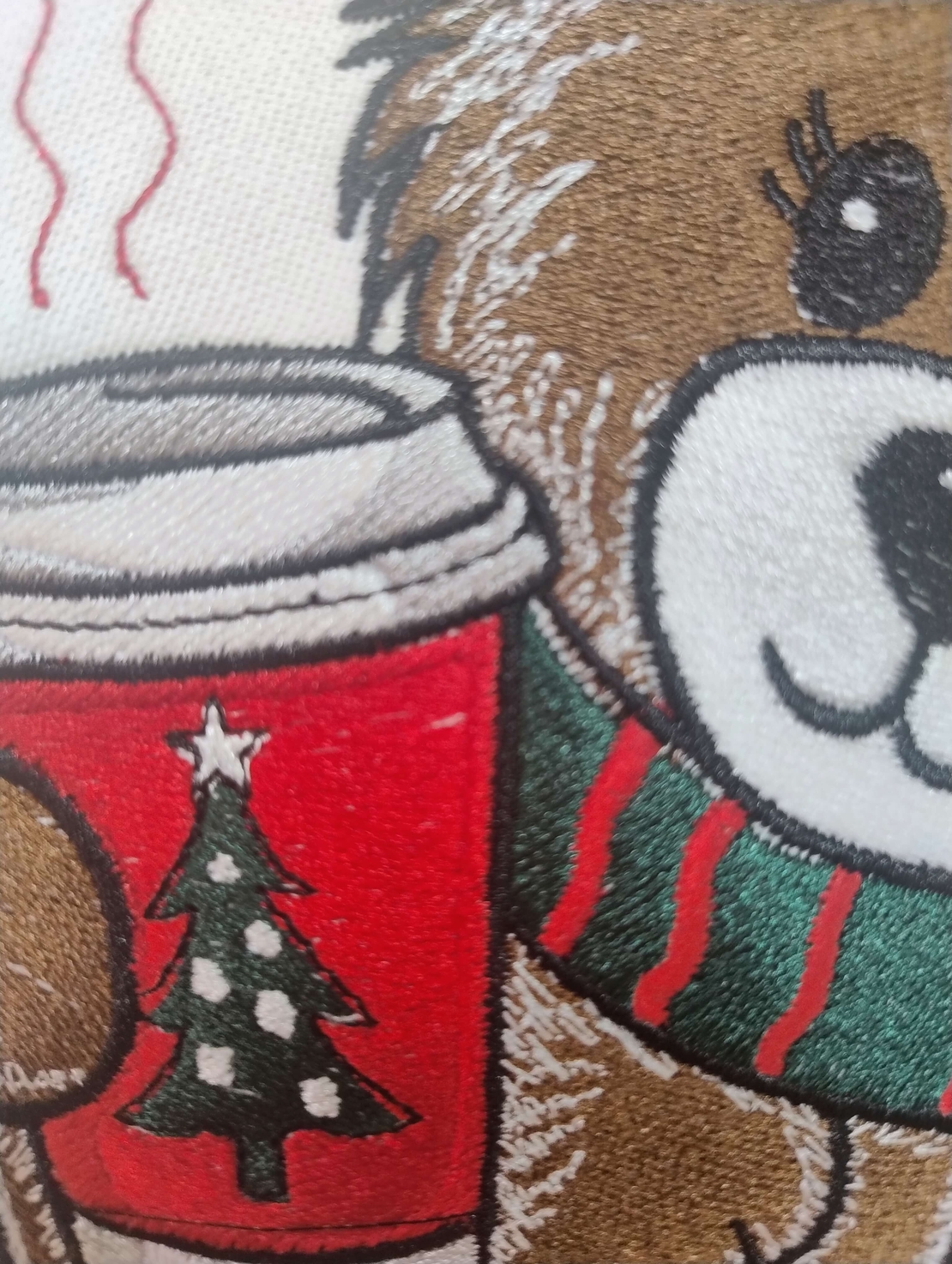 PERNUTE DECORATIVE BRODATE Ursuletul de Craciun - CADOURI CU SUFLET!