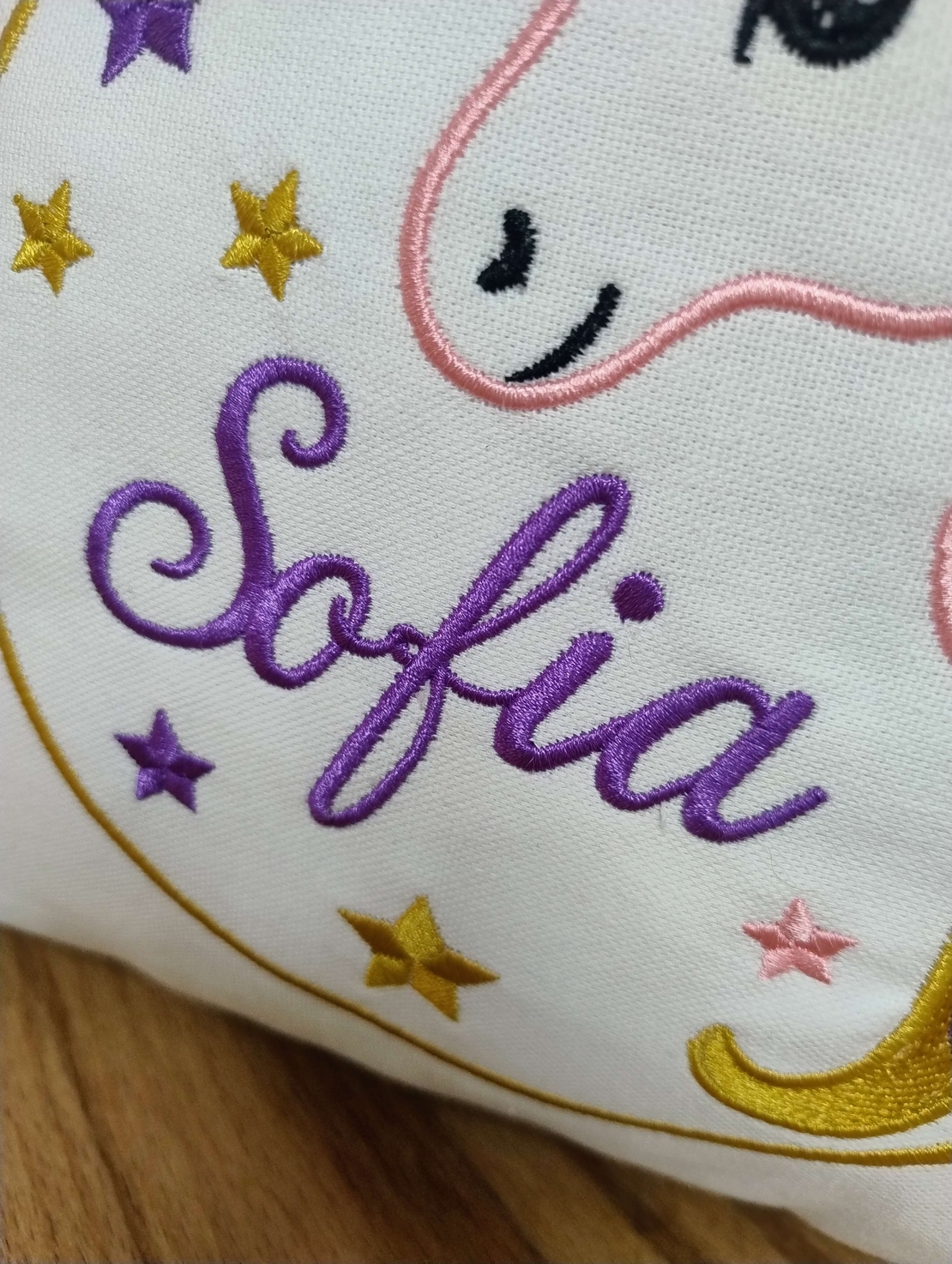 Pernă decorativă cu unicorn și nume personalizat – Sofia | AYA Home