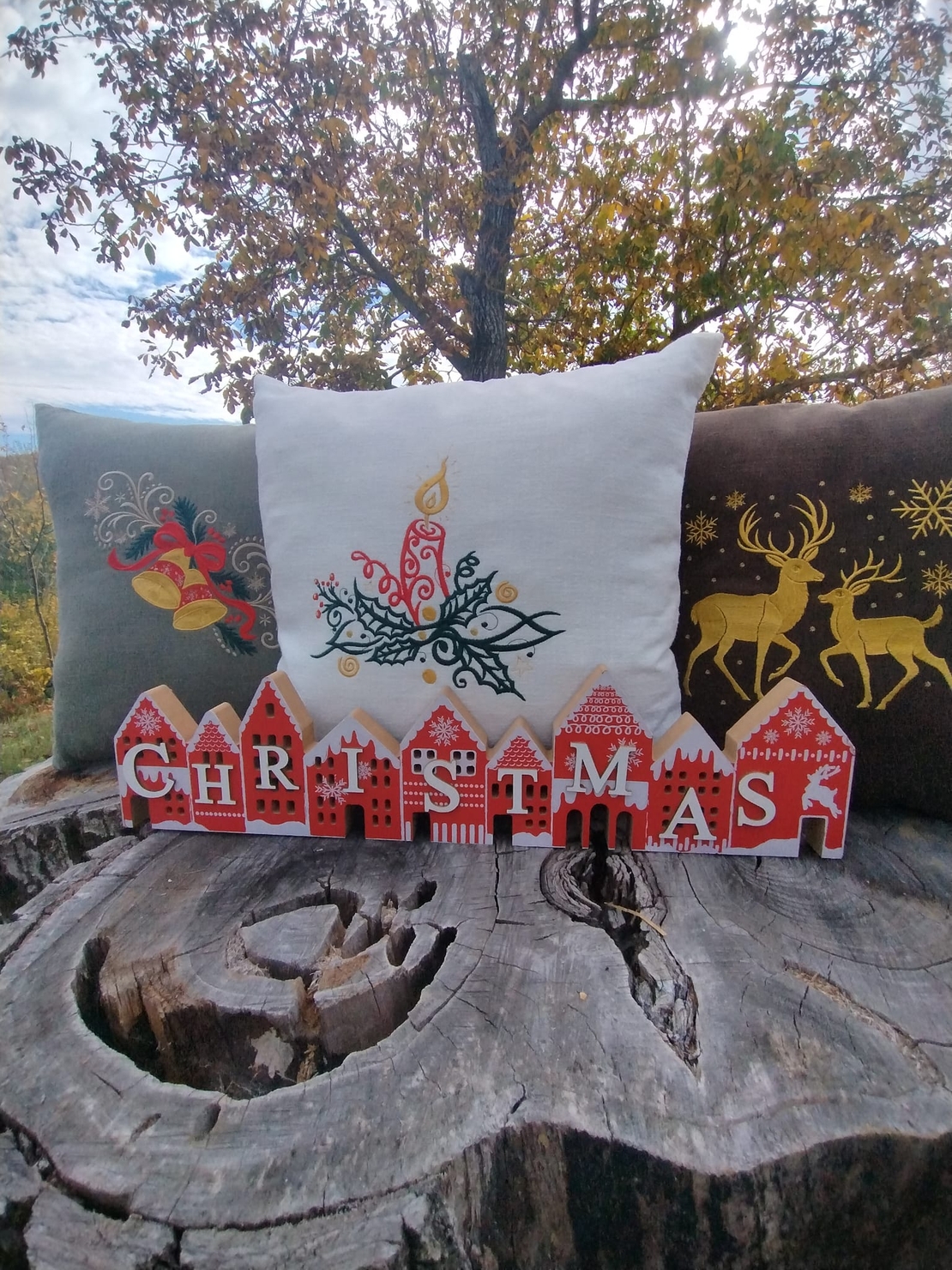 Pernă decorativă premium din in pre-spălat, cu broderie de Crăciun Lumânare festivă | AYA HOME