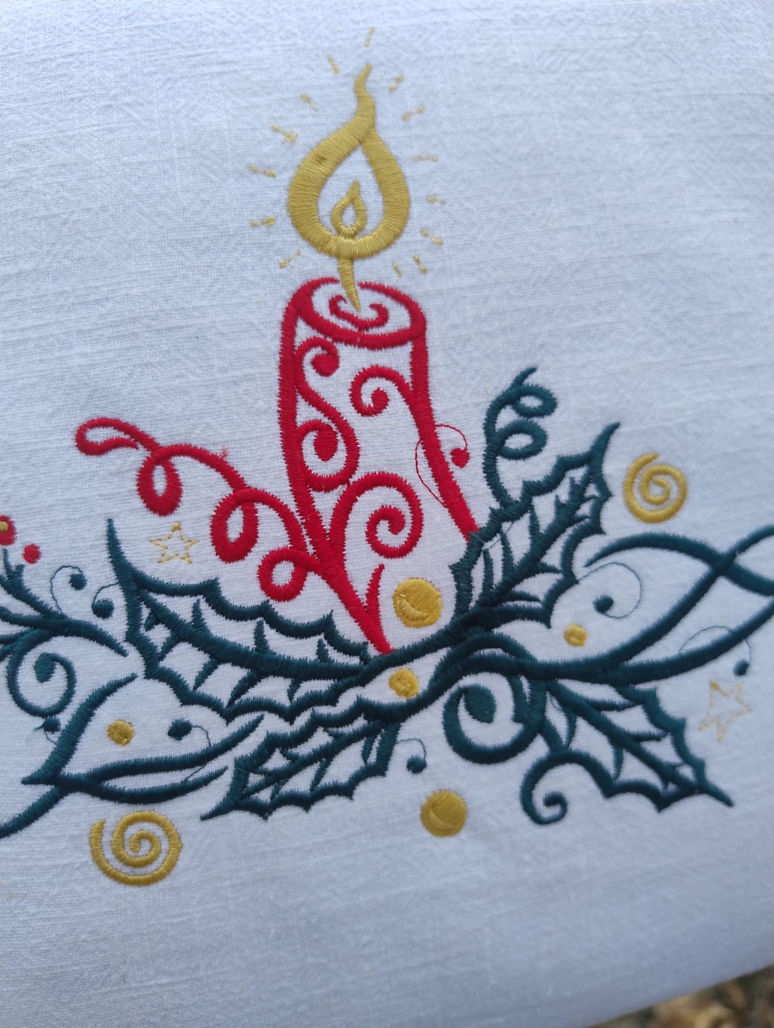 Pernă decorativă premium din in pre-spălat, cu broderie de Crăciun Lumânare festivă | AYA HOME