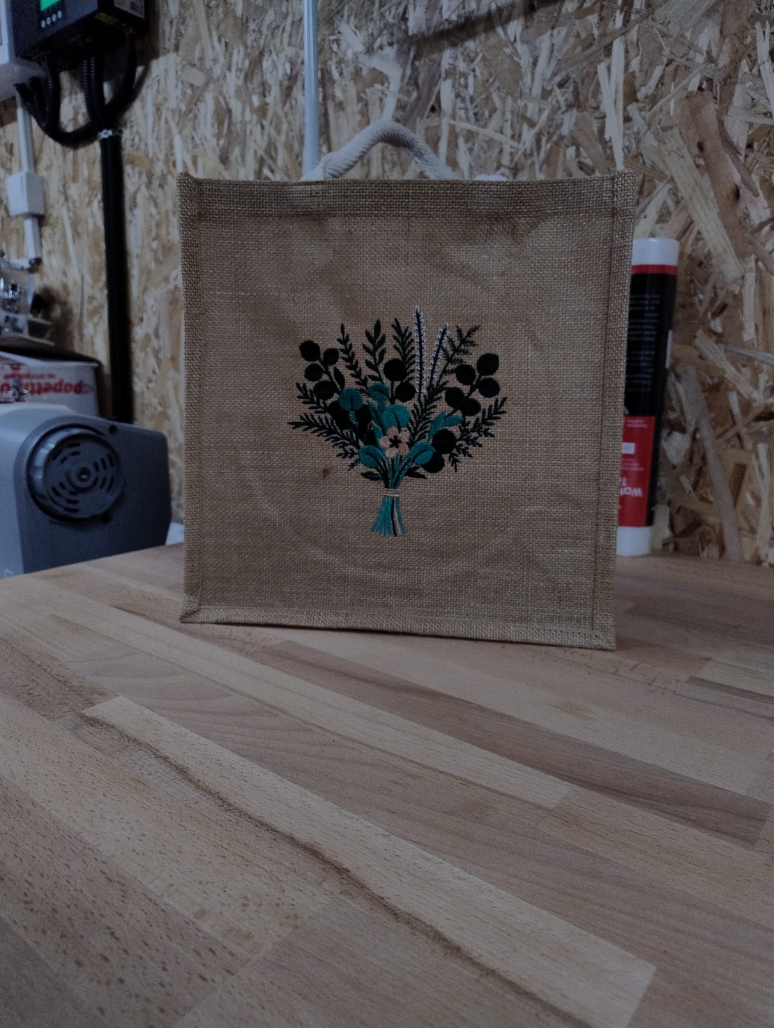 Sacoșă medie din iută naturală, brodată cu buchet botanic AYA HOME
