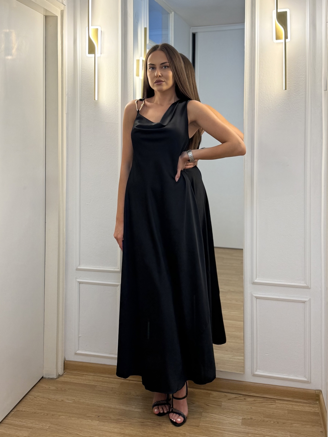 Crna maxi satenska haljina