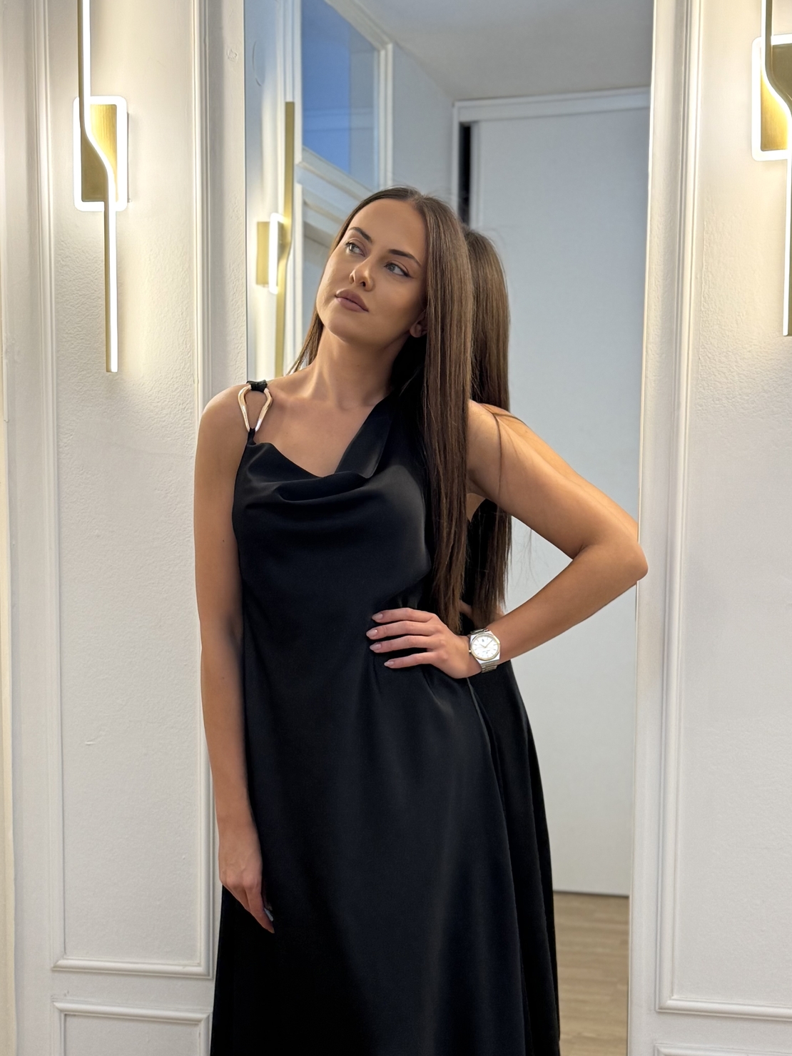 Crna maxi satenska haljina