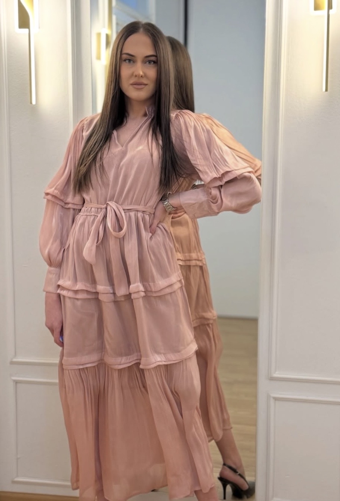 Roze maxi haljina sa karnerima