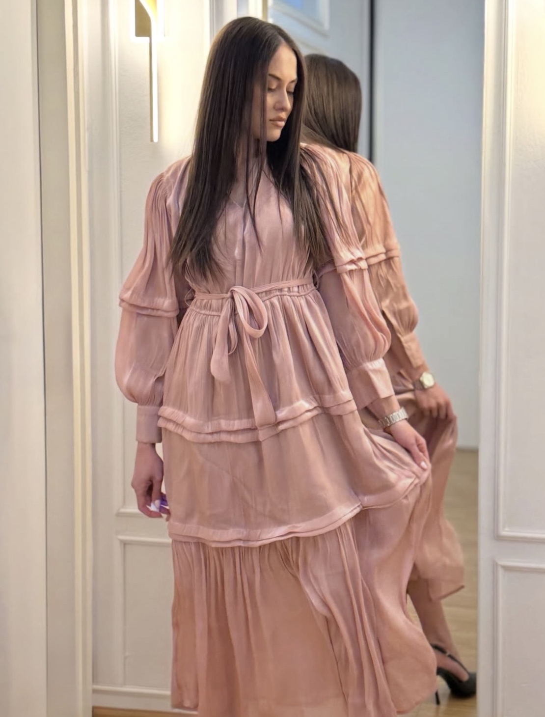 Roze maxi haljina sa karnerima
