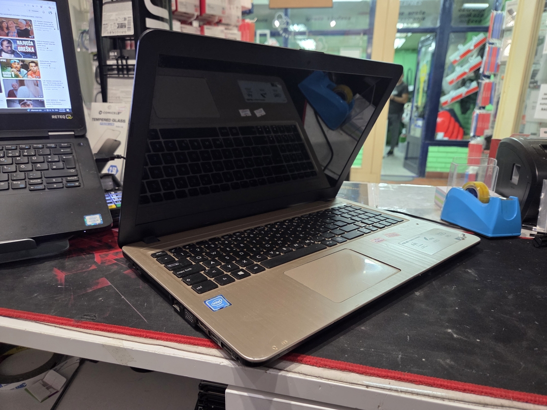 Asus VivoBook X540S 15.6/Celeron N3060 1.6GHz/4GB DDR3/120GB SSD