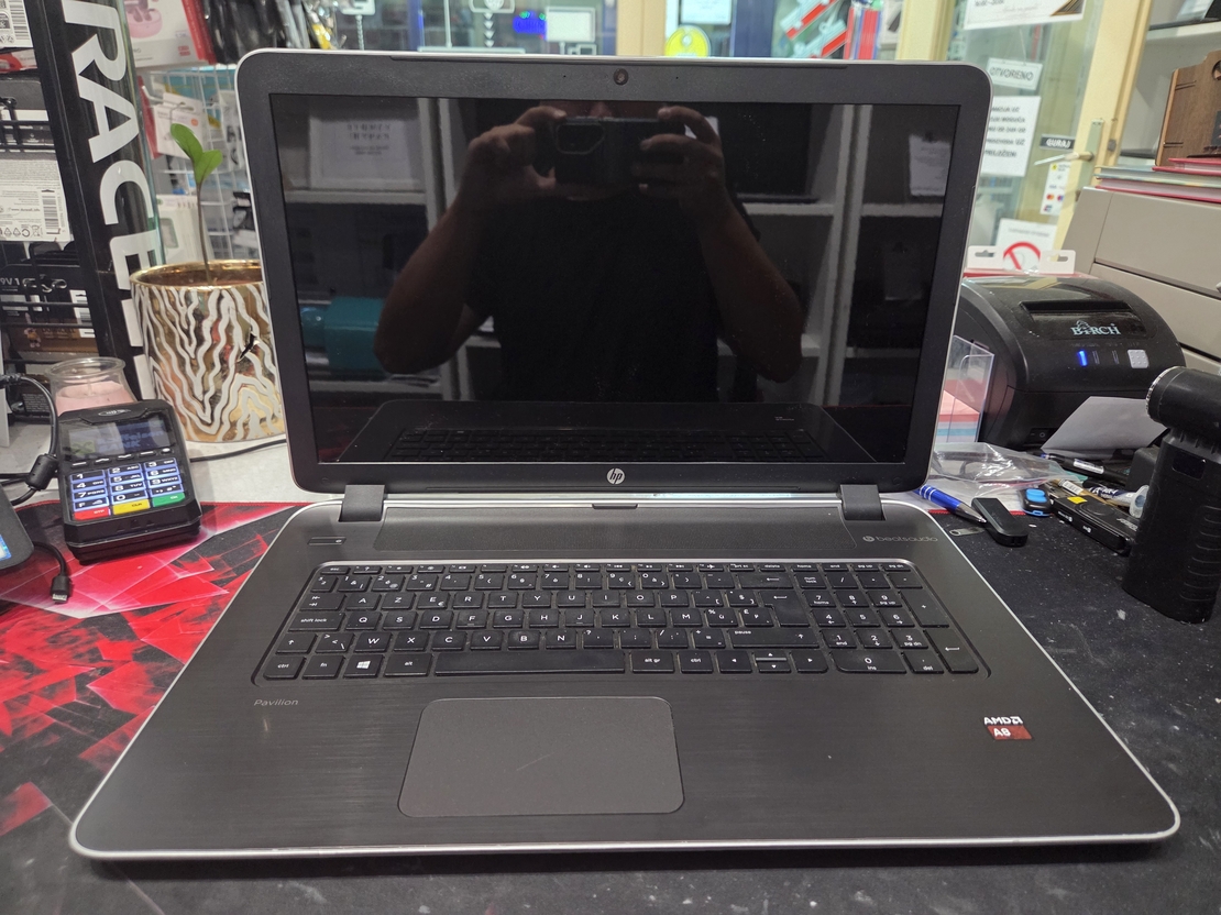 HP Pavilion G7 17.3/AMD A8 6410 2.4GHz/8GB DDR3l/120GB SSD