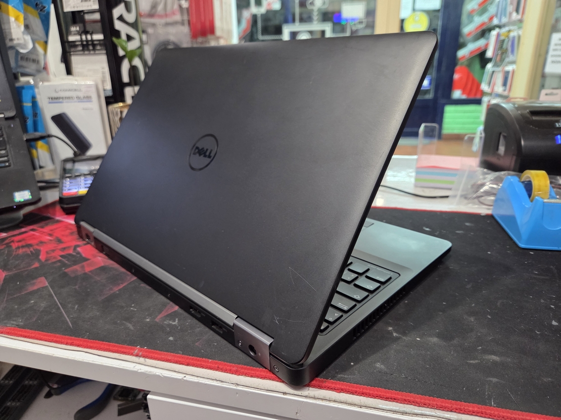 Dell Latitude 5570 15.6/i5 6200U 2.8GHz/8GB DDR4/256GB SSD