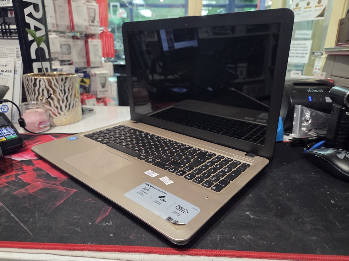 Asus VivoBook X540S 15.6/Celeron N3060 1.6GHz/4GB DDR3/120GB SSD