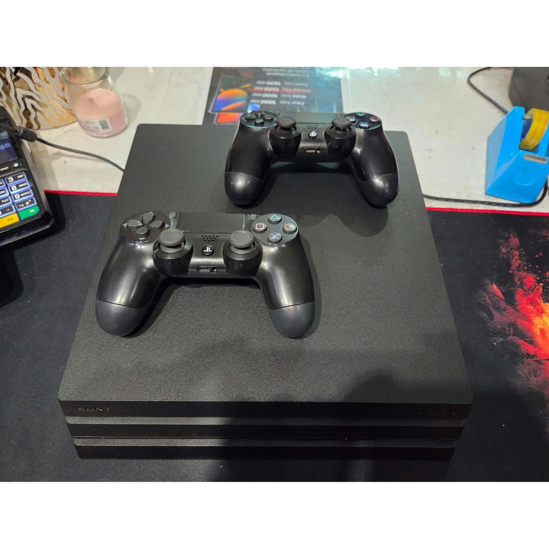 Playstation 4 Pro/2 Dzojstika/3 igrice/Svi Kablovi