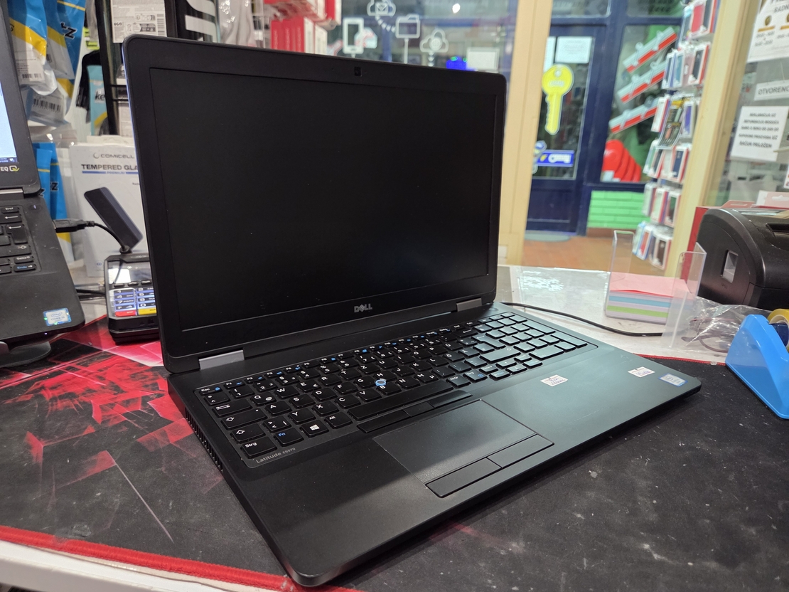Dell Latitude 5570 15.6/i5 6200U 2.8GHz/8GB DDR4/256GB SSD
