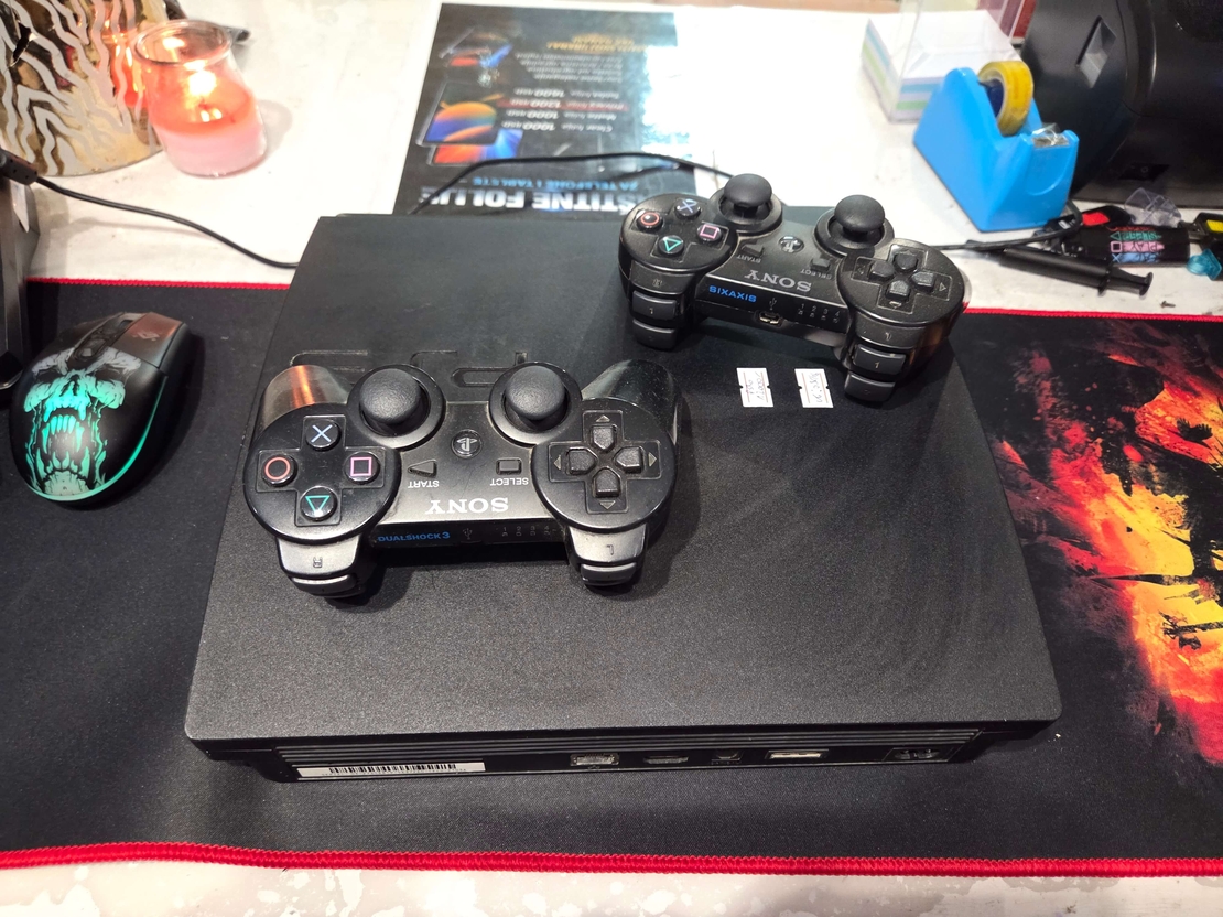 Playstation 3 Slim/ Cipovan/2 Dzojstika/14 Igrica