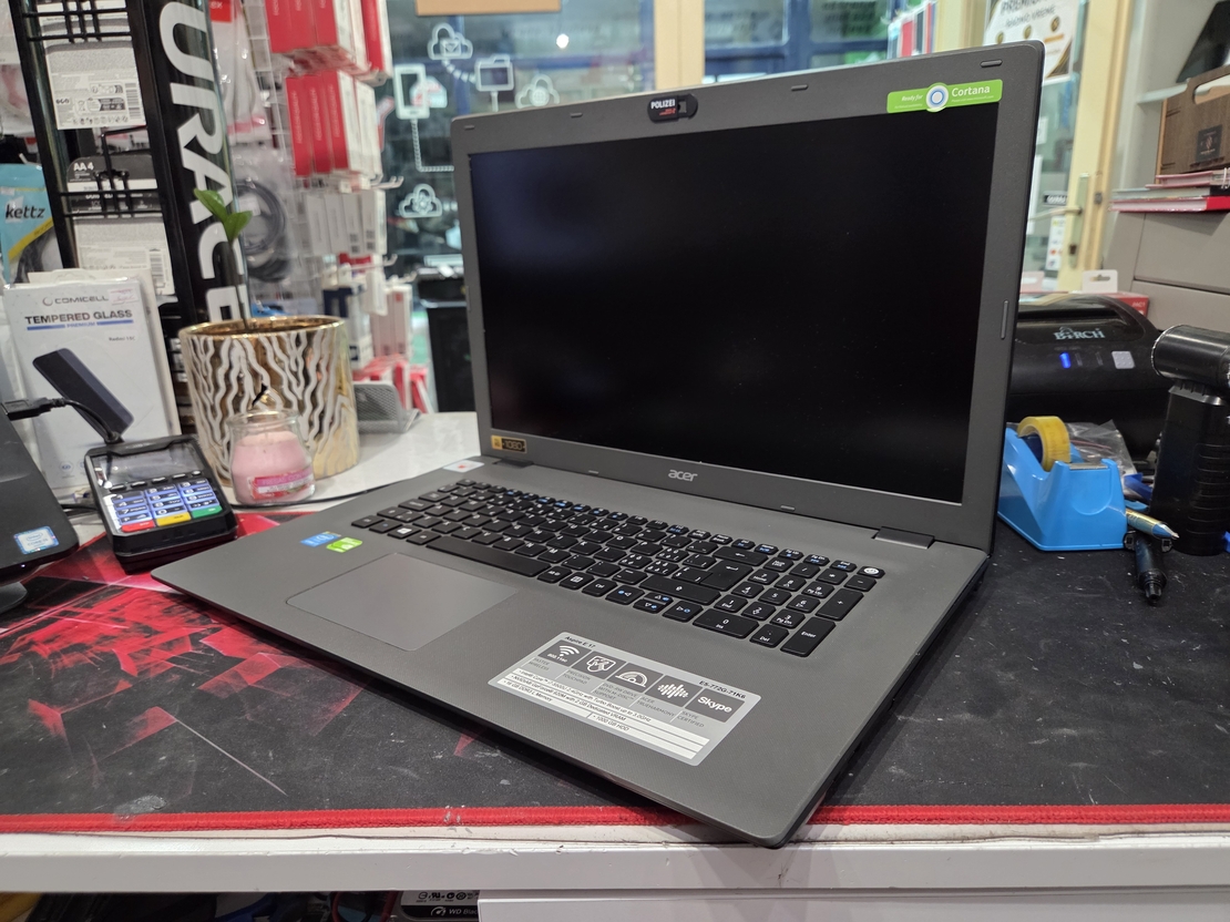 1 Acer Aspire E17 17.3/i7 5500 3.0GHz/16GB DDR3l/1TB SSD