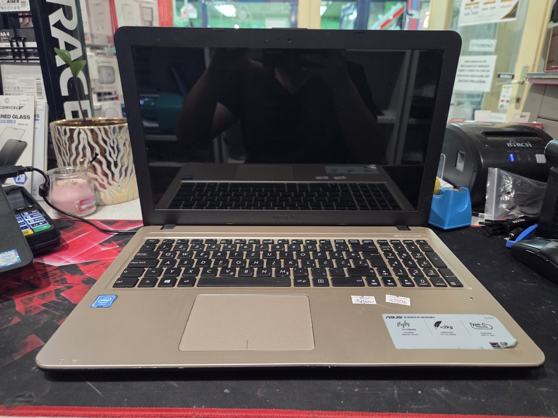 Asus VivoBook X540S 15.6/Celeron N3060 1.6GHz/4GB DDR3/120GB SSD