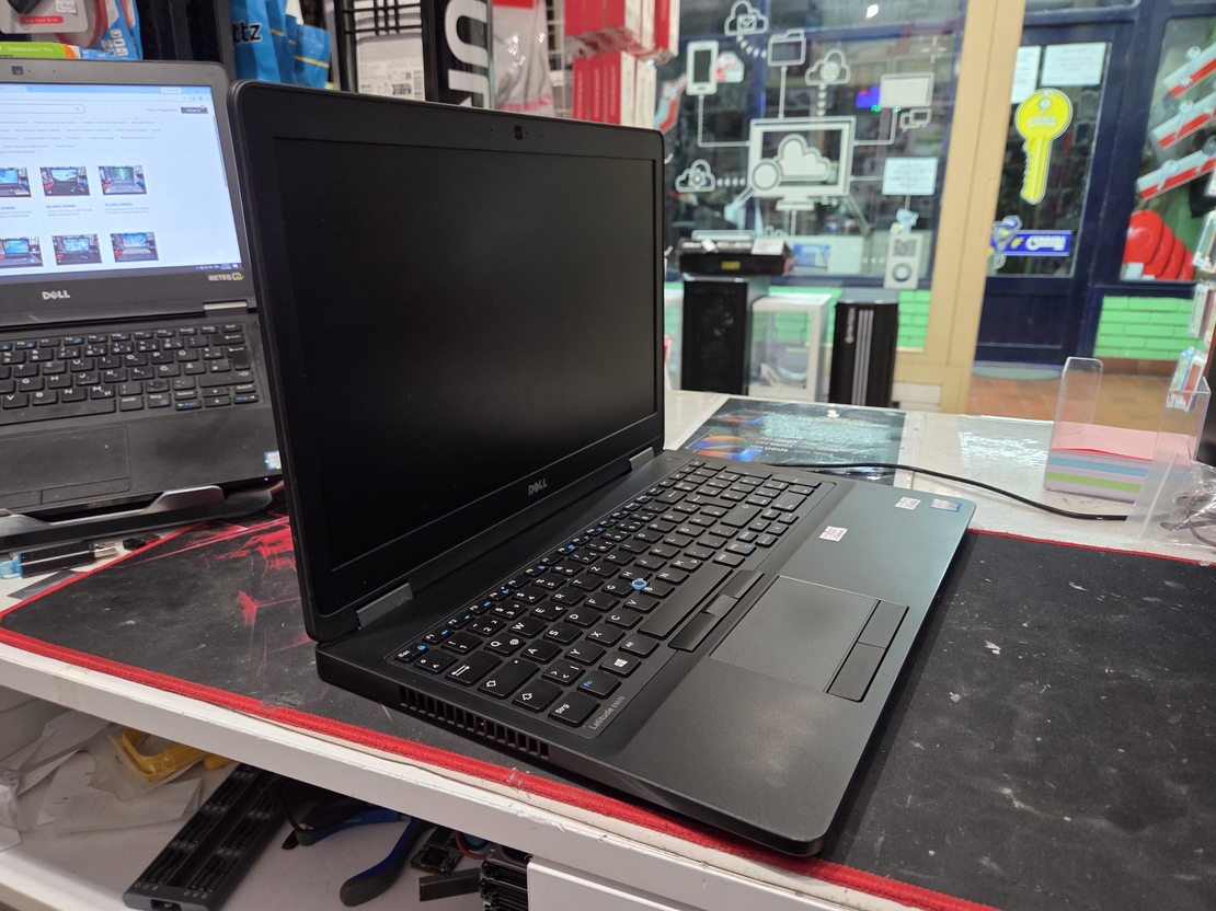 Dell Latitude 5570 15.6/i5 6200U 2.8GHz/8GB DDR4/256GB SSD