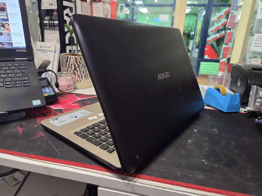 Asus VivoBook X540S 15.6/Celeron N3060 1.6GHz/4GB DDR3/120GB SSD