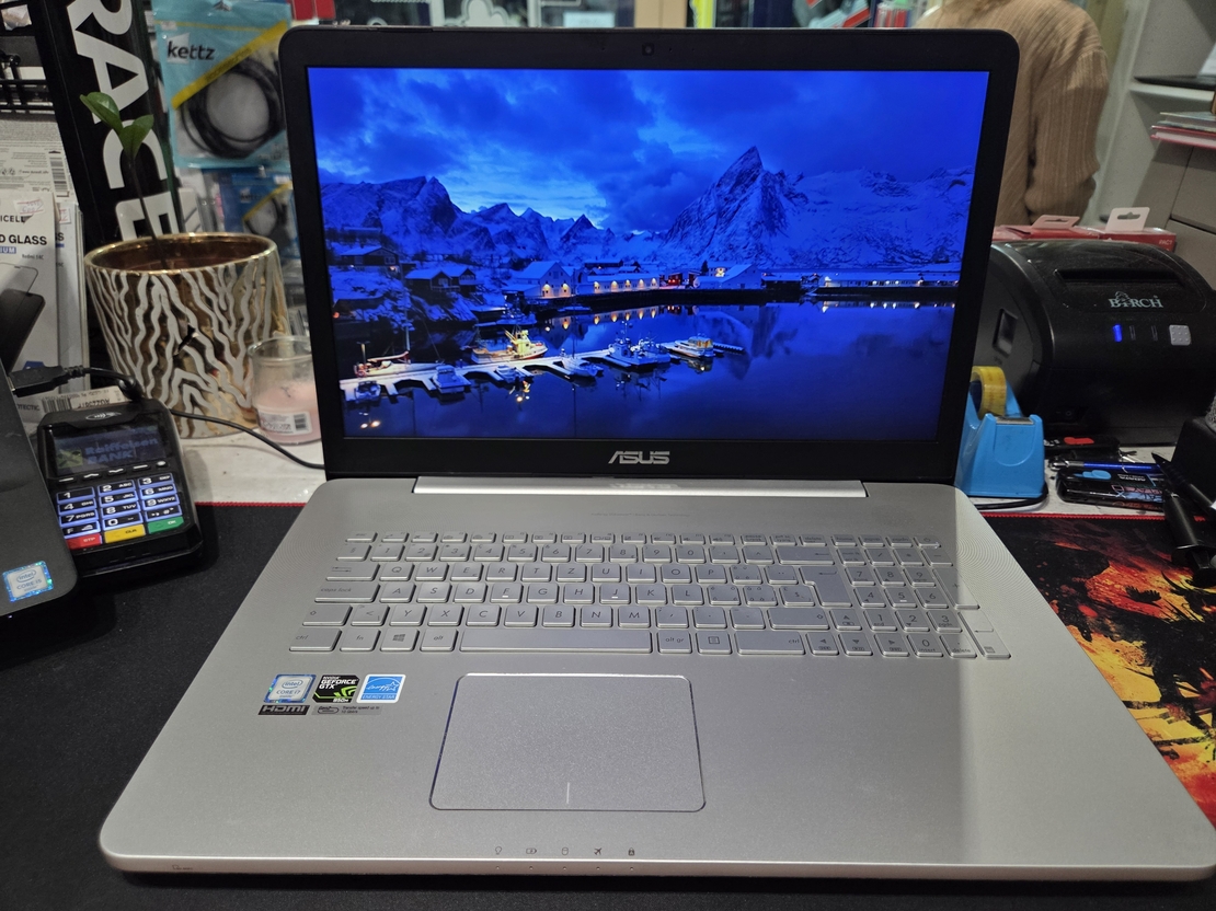 Asus N752X 17.3/i7 6700HQ 3.5GHz/8GB DDR4/SSD + HDD