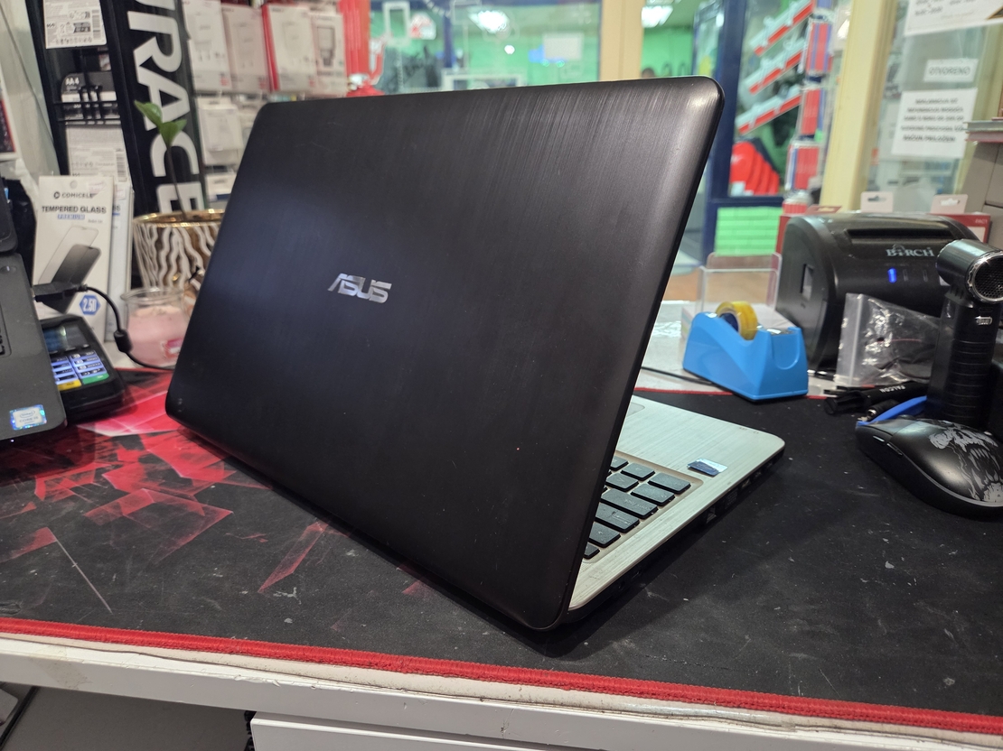 Asus VivoBook X540S 15.6/Celeron N3060 1.6GHz/4GB DDR3/120GB SSD