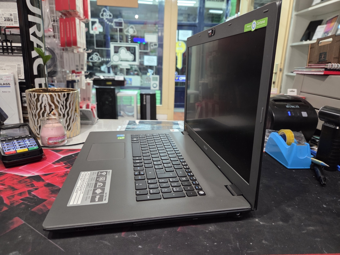 1 Acer Aspire E17 17.3/i7 5500 3.0GHz/16GB DDR3l/1TB SSD