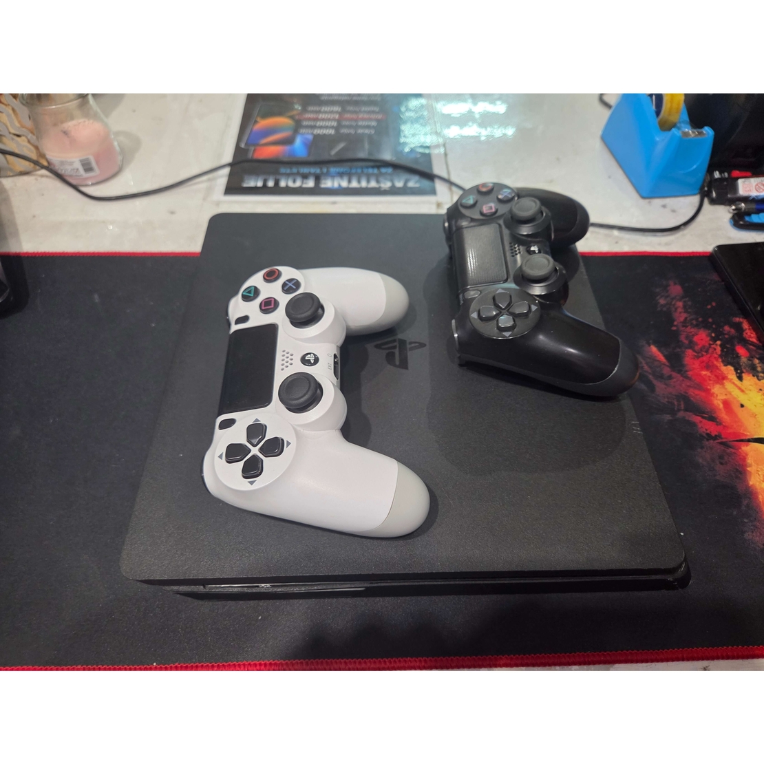 Playstation 4 Slim/2 Dzojstika/2 igrice/Svi Kablovi
