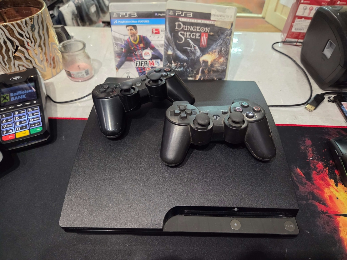 Playstation 3 Slim/ Cipovan/2 Dzojstika/12 Igrica