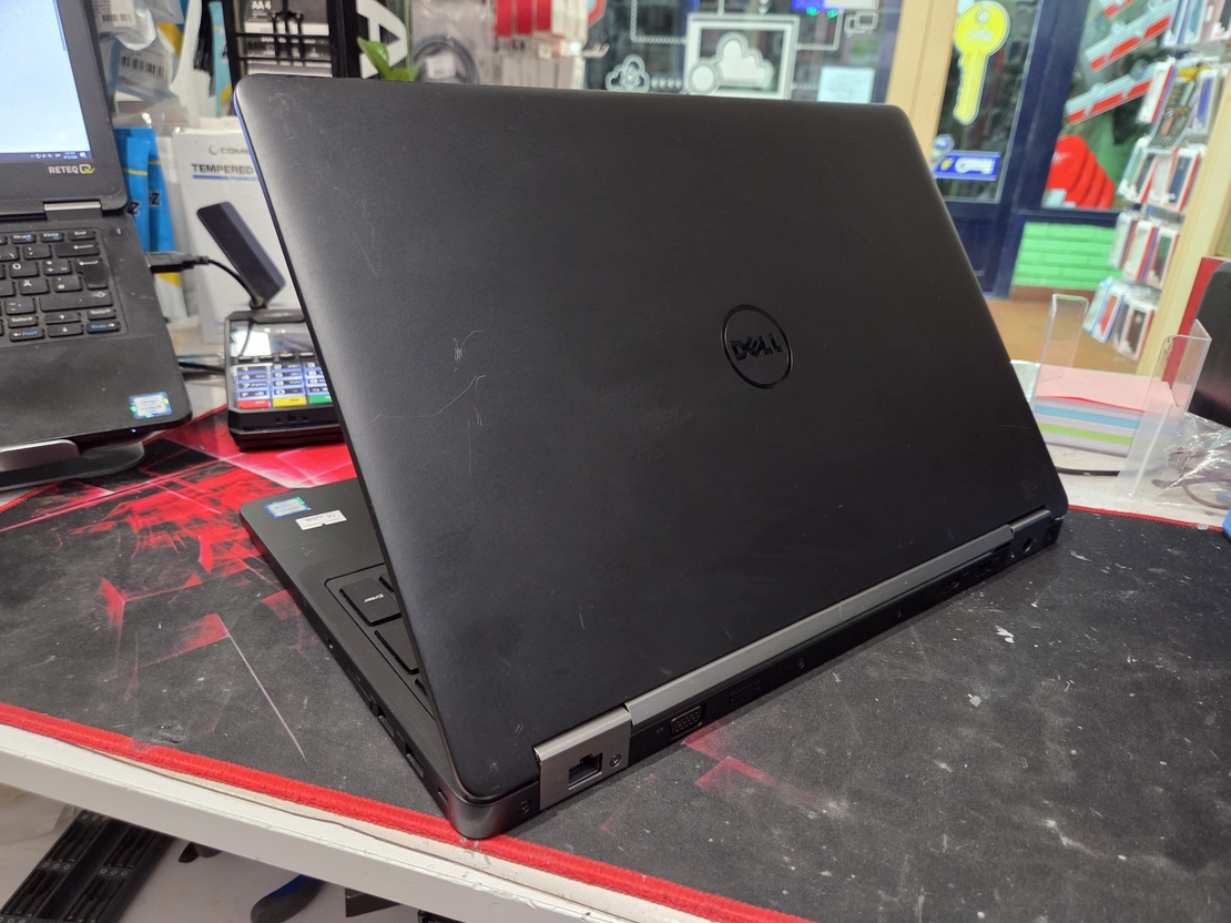 Dell Latitude 5570 15.6/i5 6200U 2.8GHz/8GB DDR4/256GB SSD