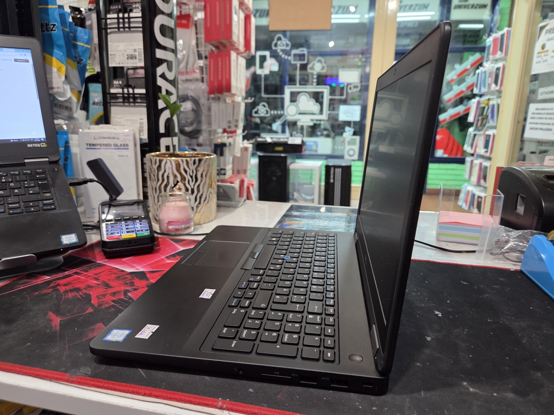 Dell Latitude 5570 15.6/i5 6200U 2.8GHz/8GB DDR4/256GB SSD