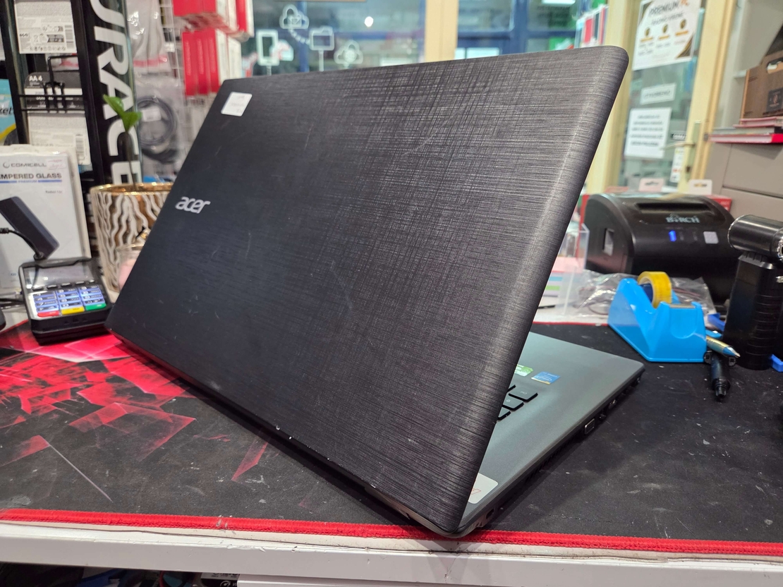 1 Acer Aspire E17 17.3/i7 5500 3.0GHz/16GB DDR3l/1TB SSD
