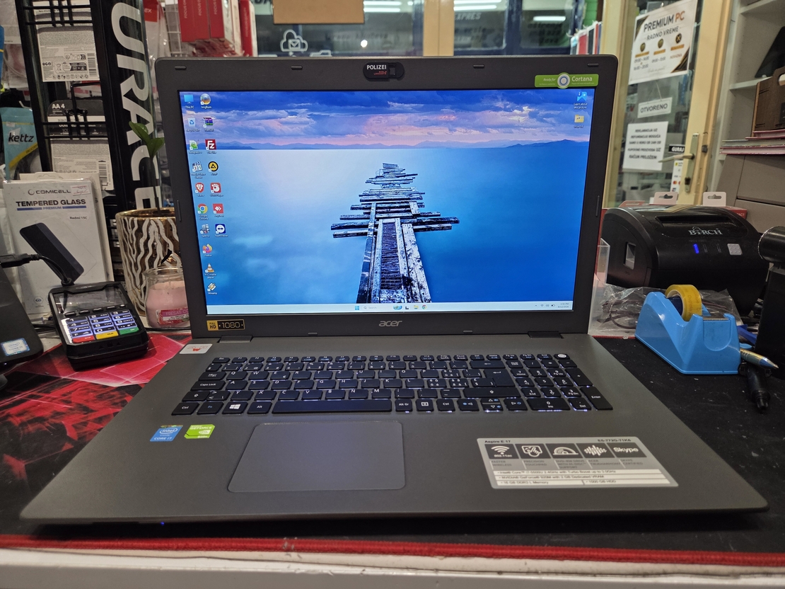 1 Acer Aspire E17 17.3/i7 5500 3.0GHz/16GB DDR3l/1TB SSD