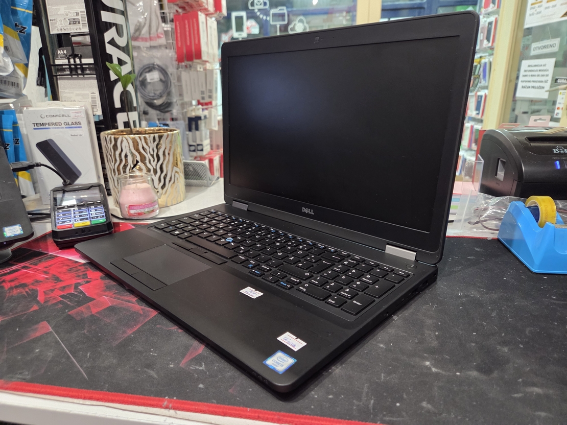 Dell Latitude 5570 15.6/i5 6200U 2.8GHz/8GB DDR4/256GB SSD
