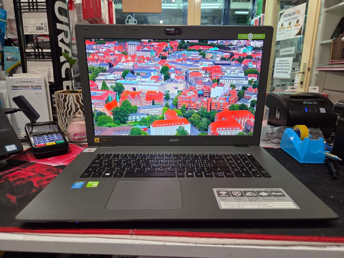 1 Acer Aspire E17 17.3/i7 5500 3.0GHz/16GB DDR3l/1TB SSD