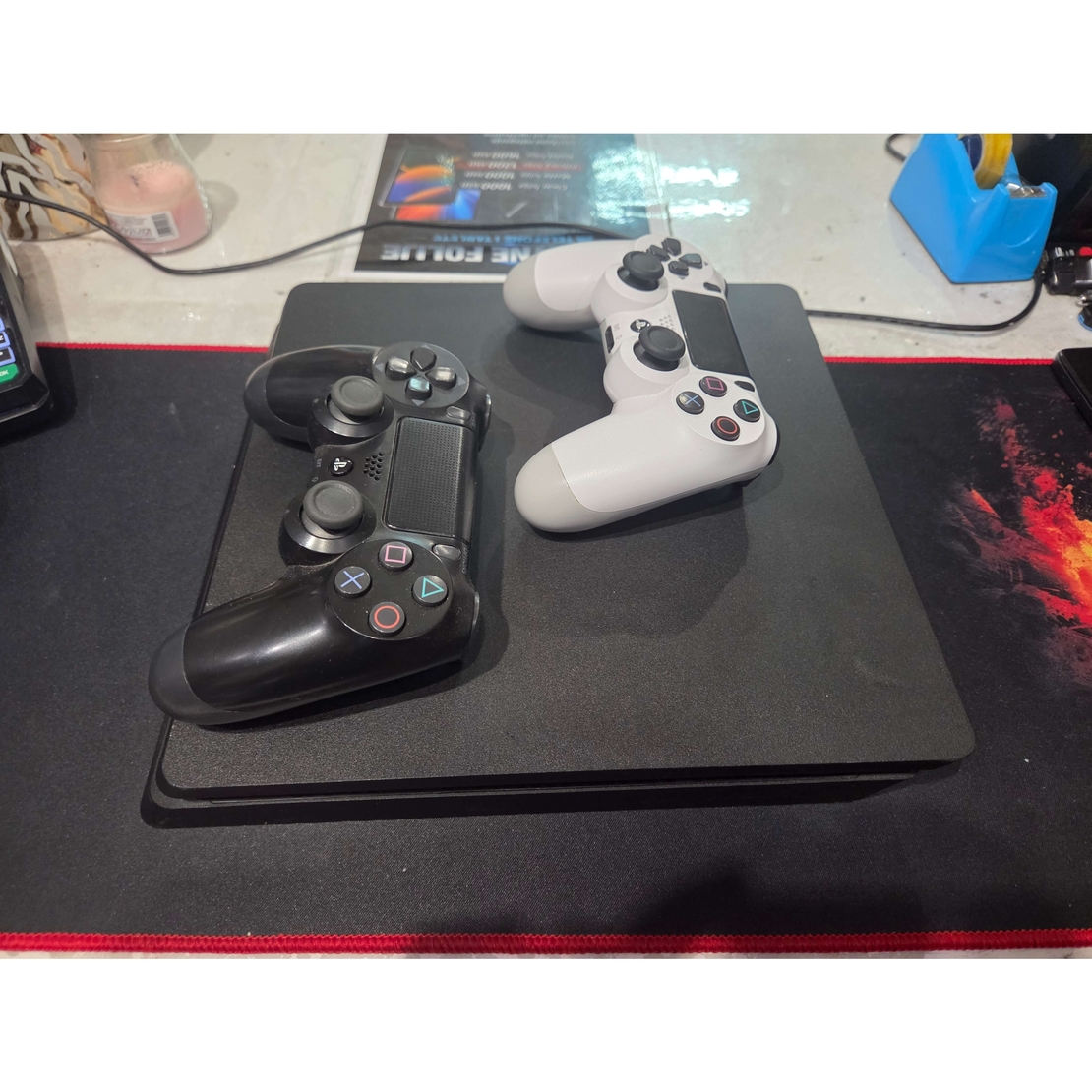 Playstation 4 Slim/2 Dzojstika/2 igrice/Svi Kablovi