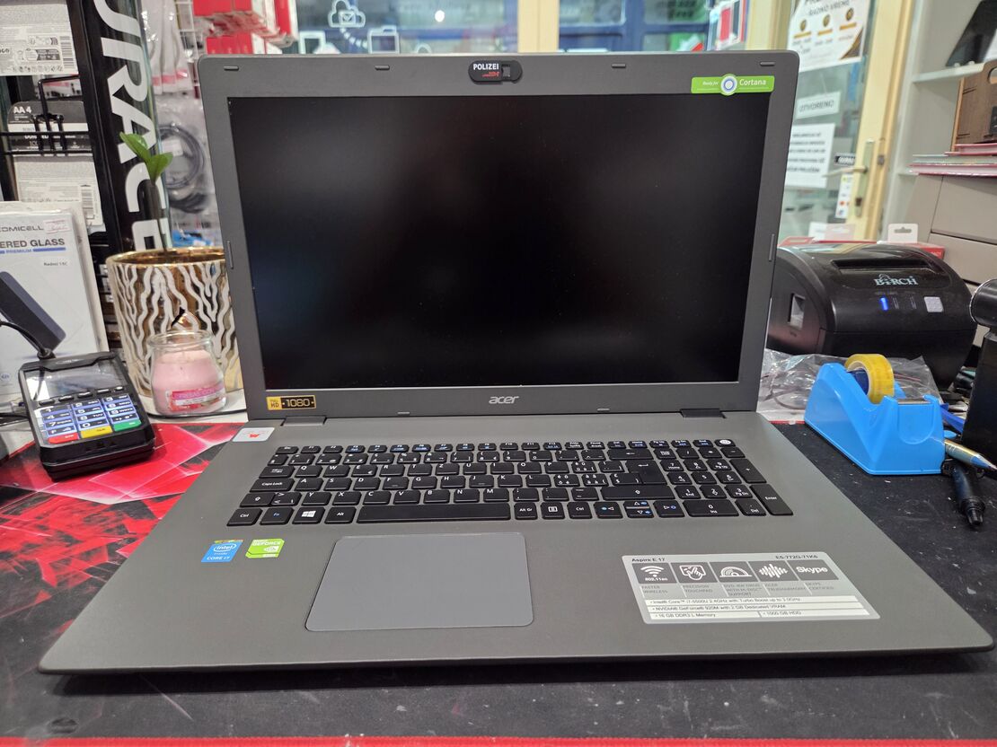 1 Acer Aspire E17 17.3/i7 5500 3.0GHz/16GB DDR3l/1TB SSD