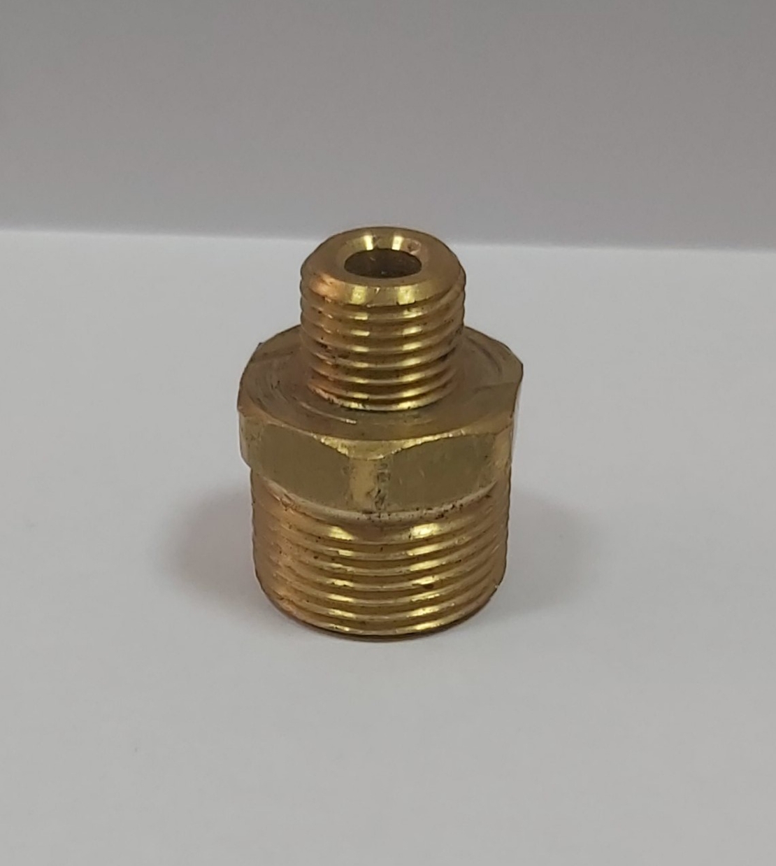 переходник м22х1,5 штуцер-м22х1,5 штуцер. 8931042922 штуцер-переходник m16/m22/м16 (wabco). переходник для евро коннектора g1/4(внутренняя) м16х1,5(наружная). резьба м22х1. 0002.