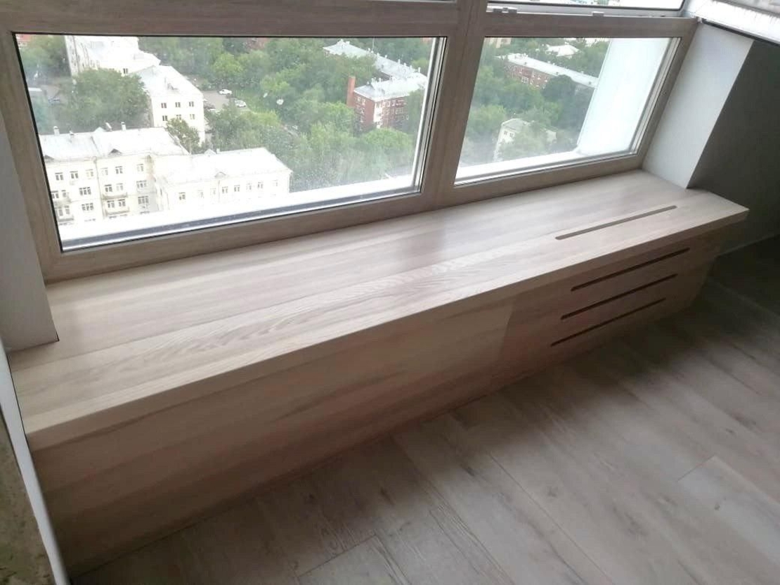 подоконник в деревянном доме. подоконник ясень цельноламельный. подоконник crystalit дуб светлый. подоконник из массива. подоконник из дуба.