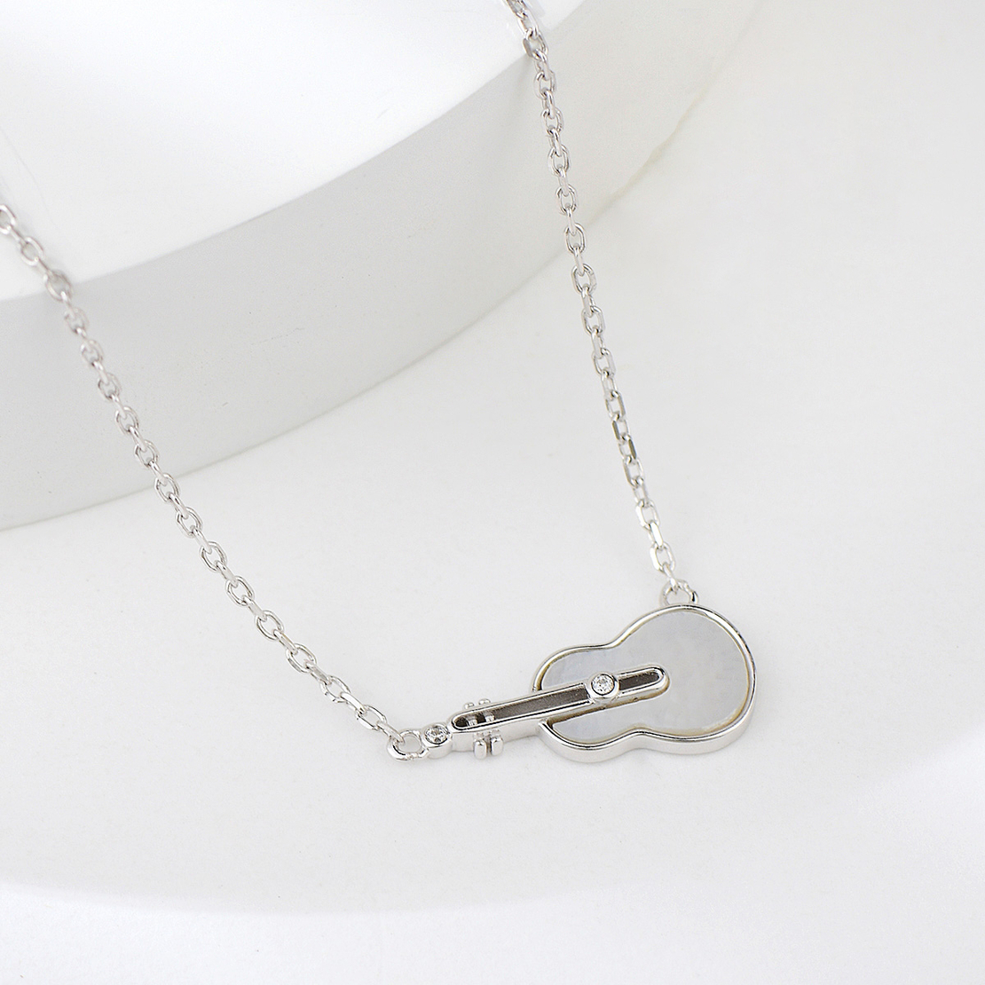 Сребърно колие Китара със Седеф | колекция Delicate Silver