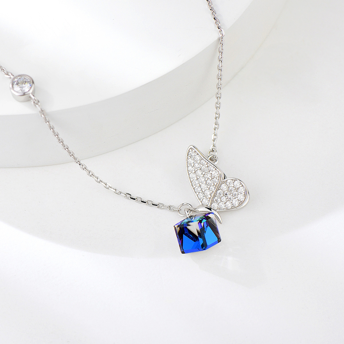 Сребърно колие Пеперуда Син Кристал Swarovski Crystals | колекция Delicate Silver