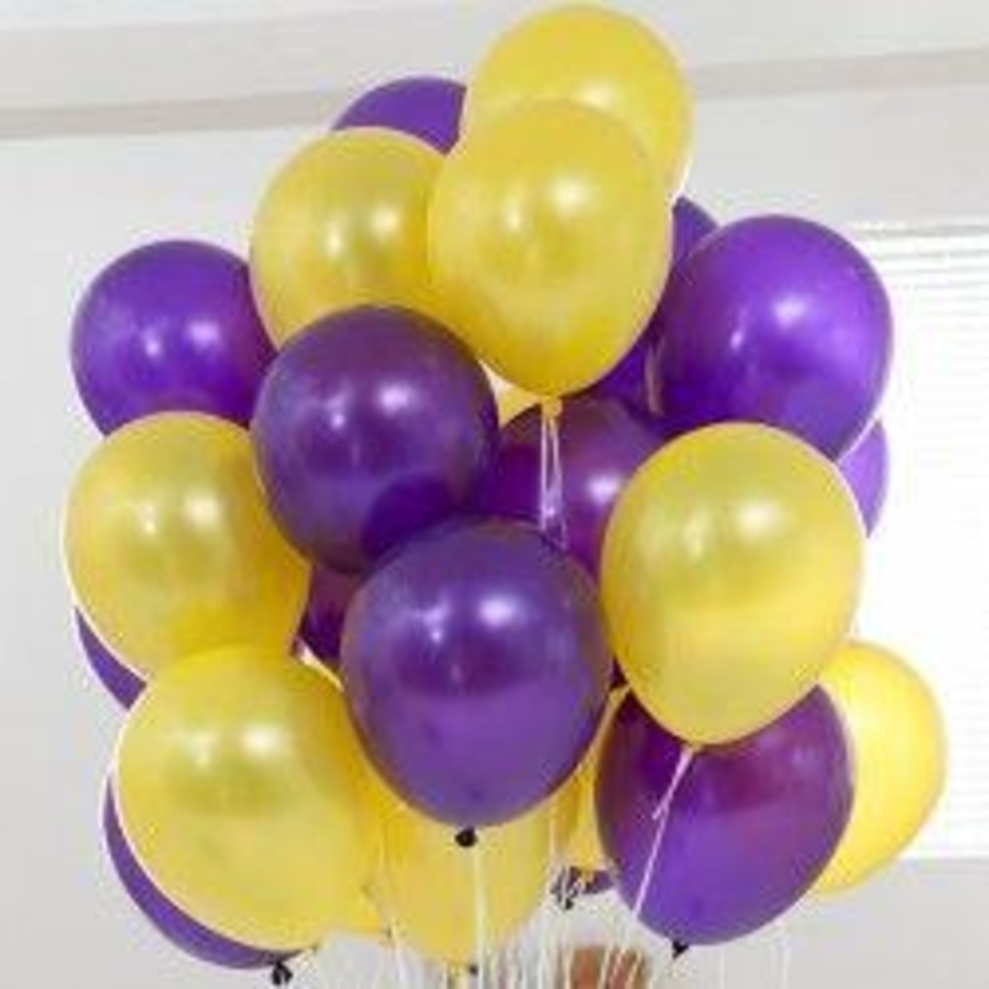 Шары сочетание цветов. Фиолетовые шары. Желтые и фиолетовые шары. Фиолетовые воздушные шары. Желтые шары.