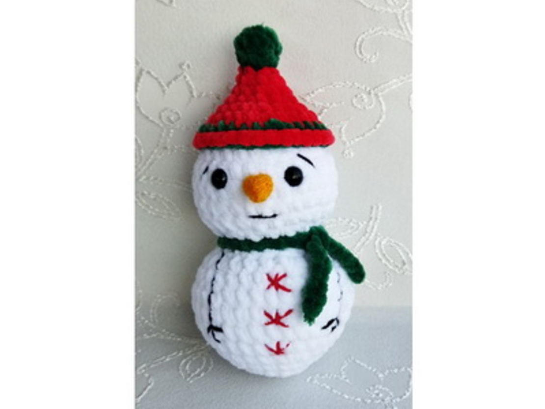 Ръчно плетена играчка - Снежен човек