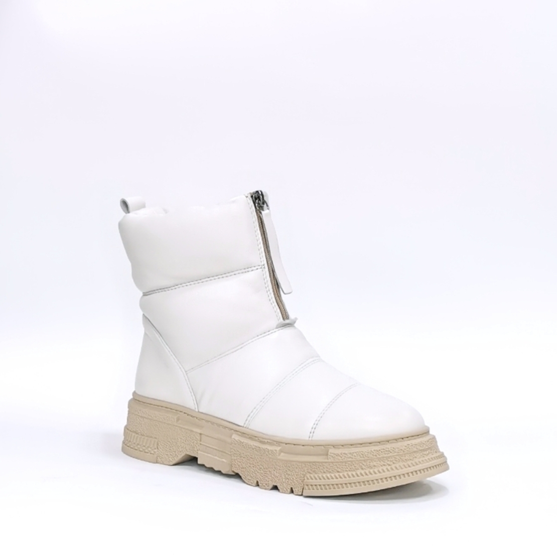 Women's casual boots made of natural leather in beige color/740