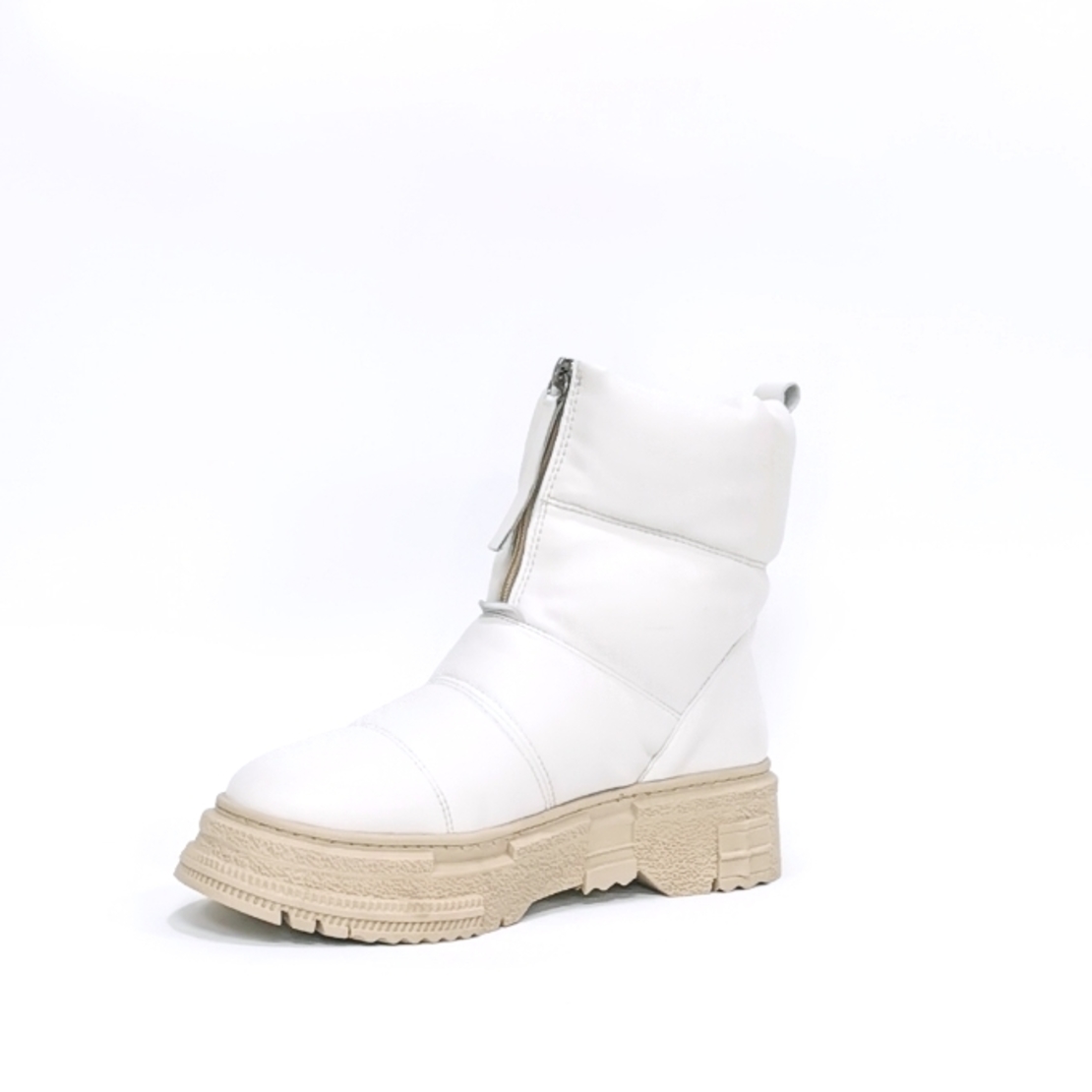 Women's casual boots made of natural leather in beige color/740