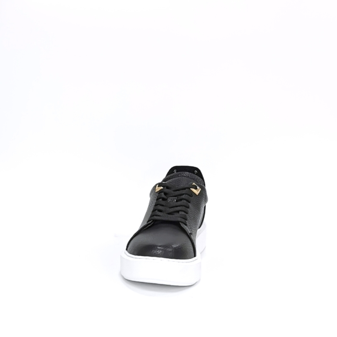 Women's sneaker made of natural leather in black color with anatomical insole/7785