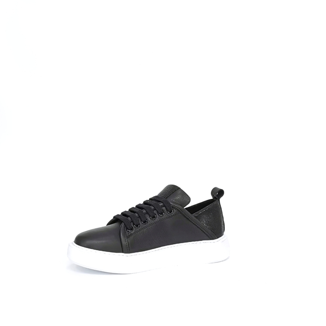 Women's sneaker made of natural leather in black color with anatomical insole/72100