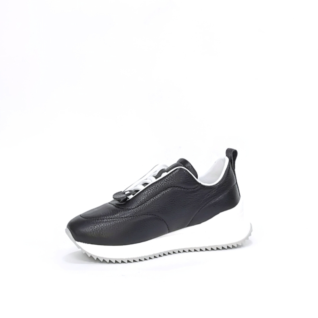Women's sneaker made of natural leather in black color with anatomical insole/7800