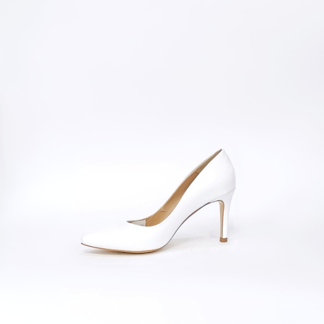 Women's elegant shoes made of natural leather in white/79010