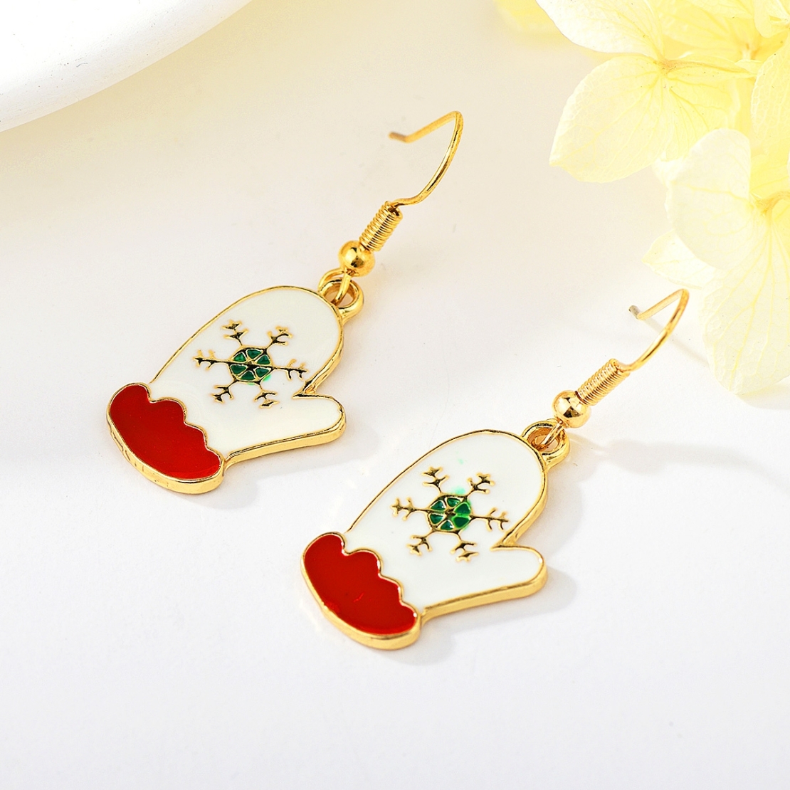 CHRISTMAS EARRINGS MITTENS YELLOW GOLD PLATED   