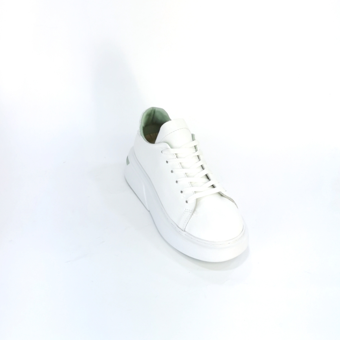 Women's sneaker made of natural leather in white color with anatomical insole/7012