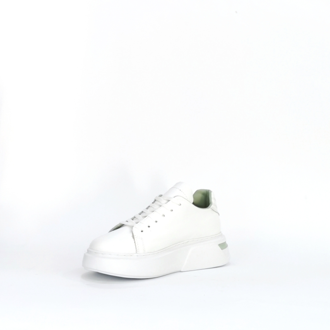 Women's sneaker made of natural leather in white color with anatomical insole/7012