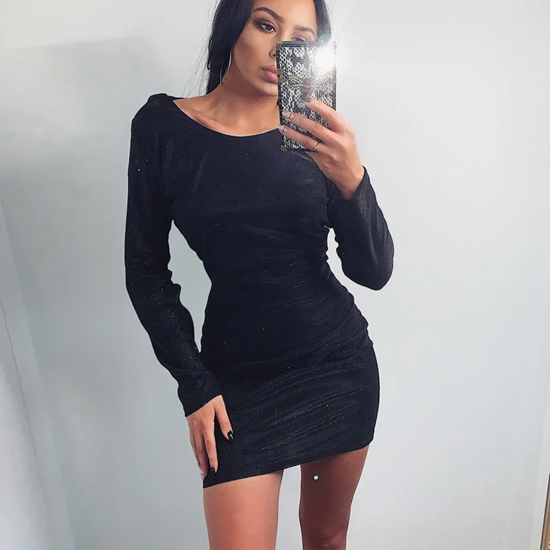 Елегантна блестяща рокля в черно